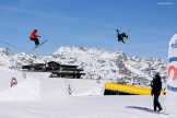 Италия. Регион Ливиньо. Сноупарк "Mottolino Fun Mountain". Райдер Григорий Корнеев снимает райдеров Сборной России по фристайлу. Фото – Данила Ильющенко