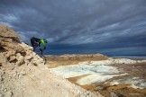 Казахстан. Плато Устюрт. Район Сор Тузбаир. Райдер - Петр Винокуров. Фото - Константин Галат