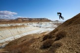 Казахстан. Плато Устюрт. Район Сор Тузбаир. Райдер - Петр Винокуров. Фото - Константин Галат